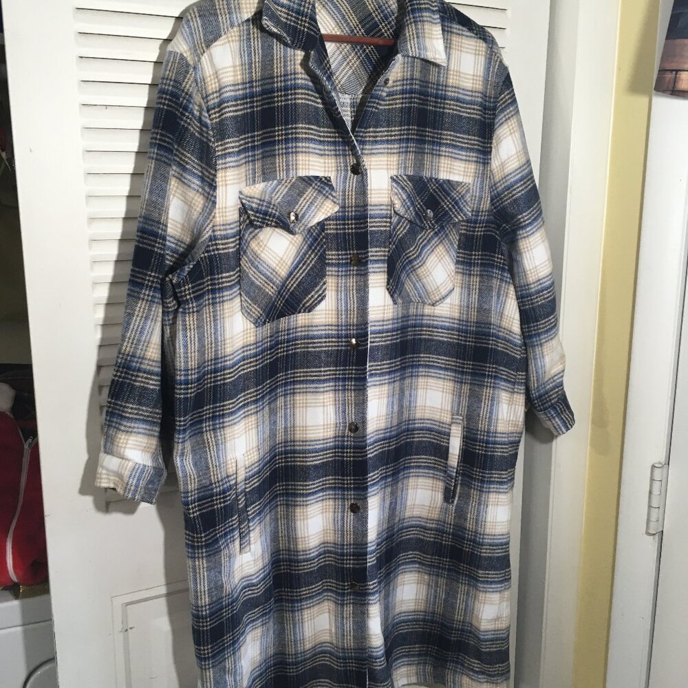 Elan sz m long flannel jacket / shacket blue plaid long chest 48 and 42"long
